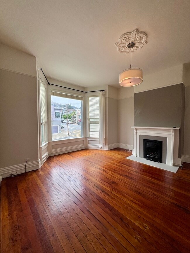 Building Photo - 609 Diamond St Rental