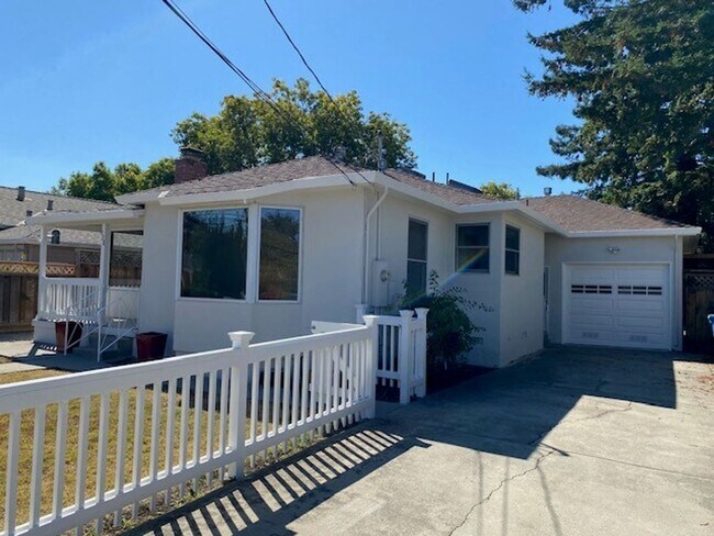 Photo - Charming home in great location