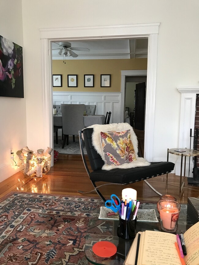 Photo - 33 Luzon Ave Unit Beautiful 1st Floor, 2 Bedroom East Side