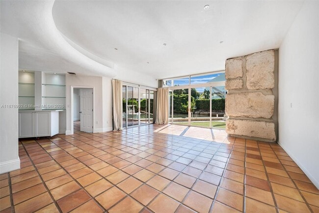 Photo - 2120 S Bayshore Dr