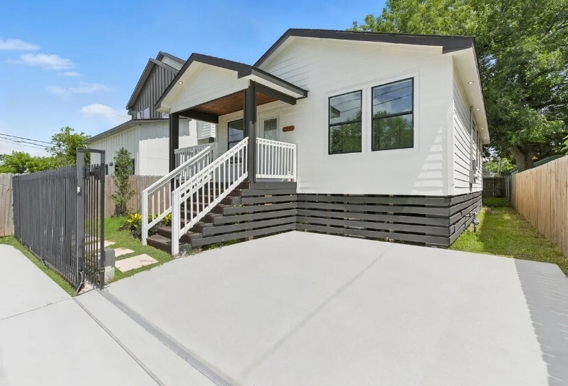 Photo - 1311 E 35th St