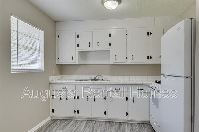 Building Photo - 320a Verdery Dr Rental