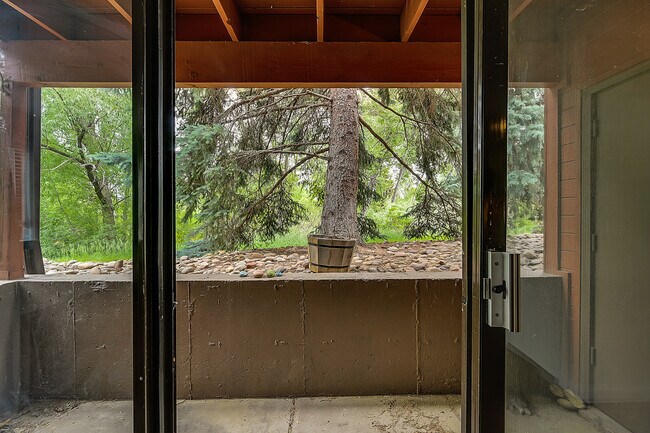 Photo - 1931 Centennial Dr