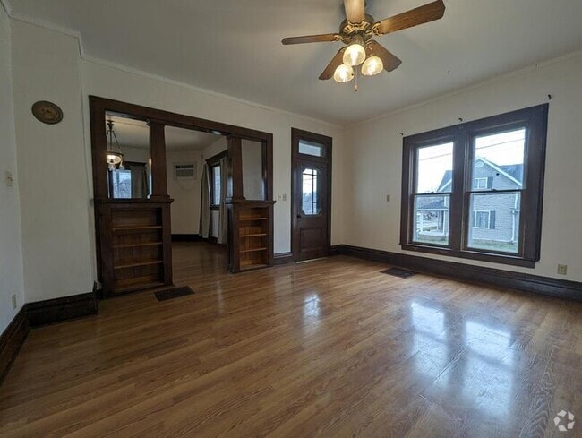 Building Photo - 702 S Main St Rental