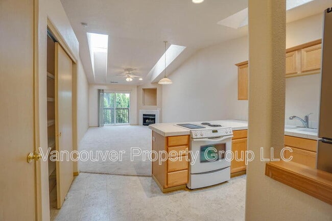 Photo - 4000 NE 109th Ave Unidad m150