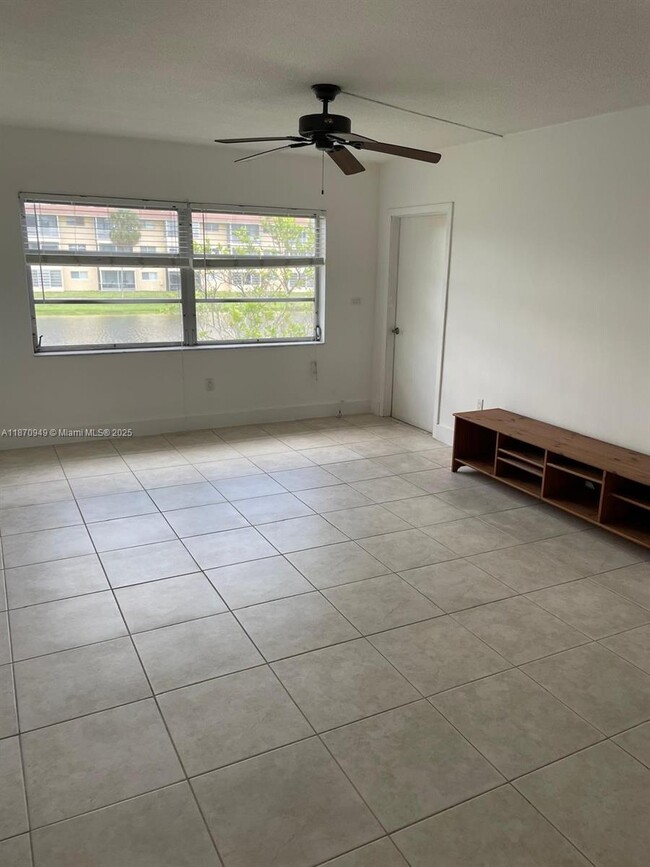 Photo - 2815 NE 201st Terrace Unit L216