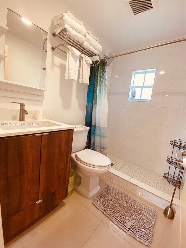 Photo - 227 NW 34th St Unit 3