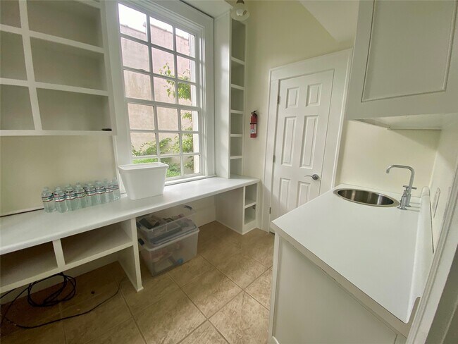 Photo - 131 E Jefferson St Rental