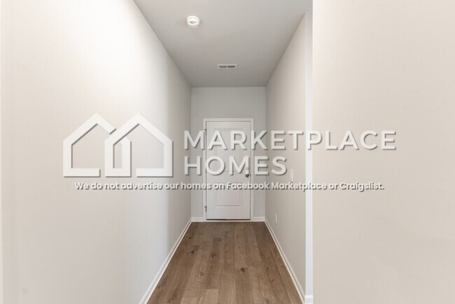 Photo - 165 Olde Hearth Rd