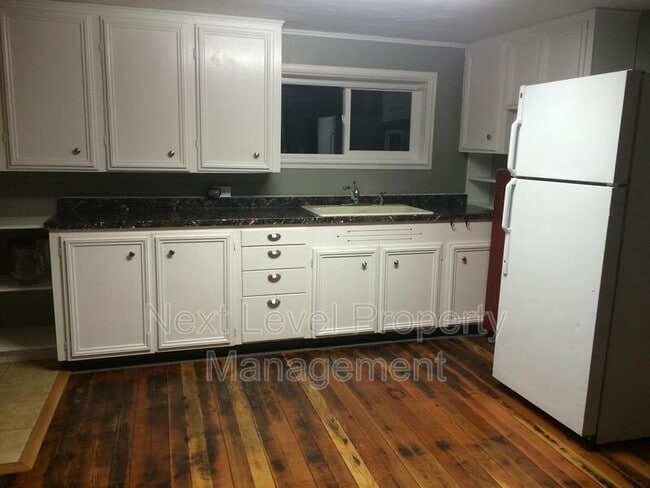 Photo - 735 7th Ave E