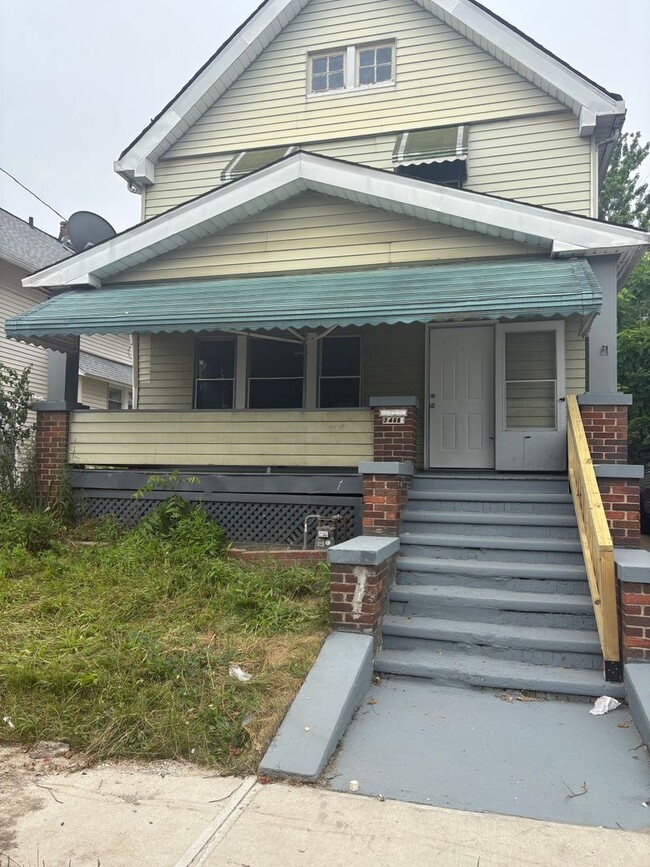 Building Photo - 5-Bedroom Single Family Rental