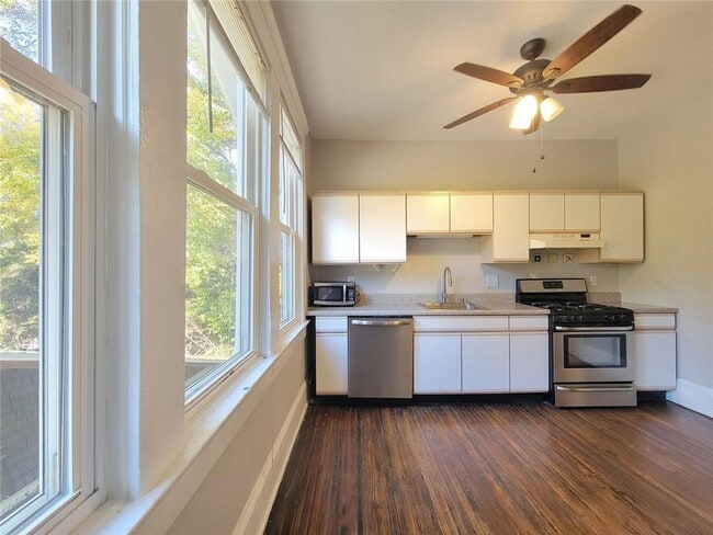 Photo - 976 Delaware Ave SE