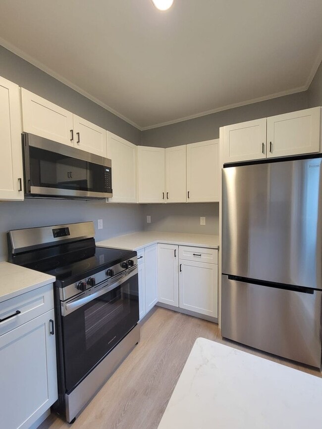 Building Photo - 108 2nd St Unit 4