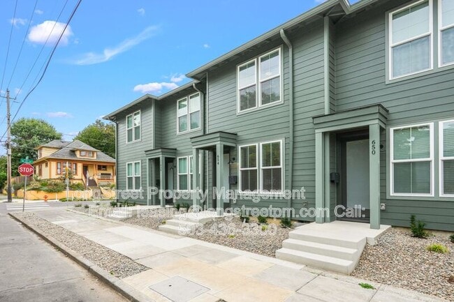 Photo - 658 NE Mason St