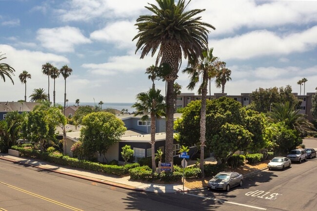 Building Photo - Perfectly Located 2BR in North Pacific Beach w/ Parking Unit 5042