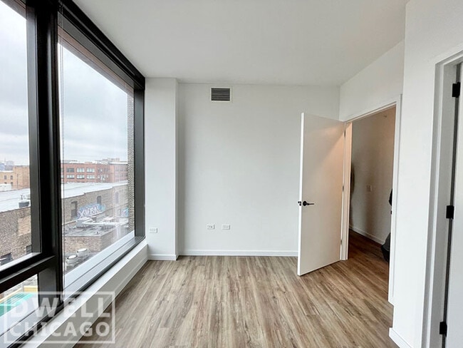 Photo - 1111 W Lake St