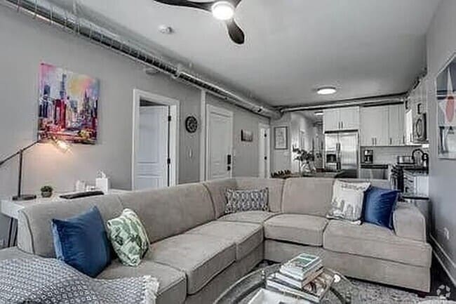 Building Photo - 3 bedroom in Chicago IL 60613 Unit 2 Rental