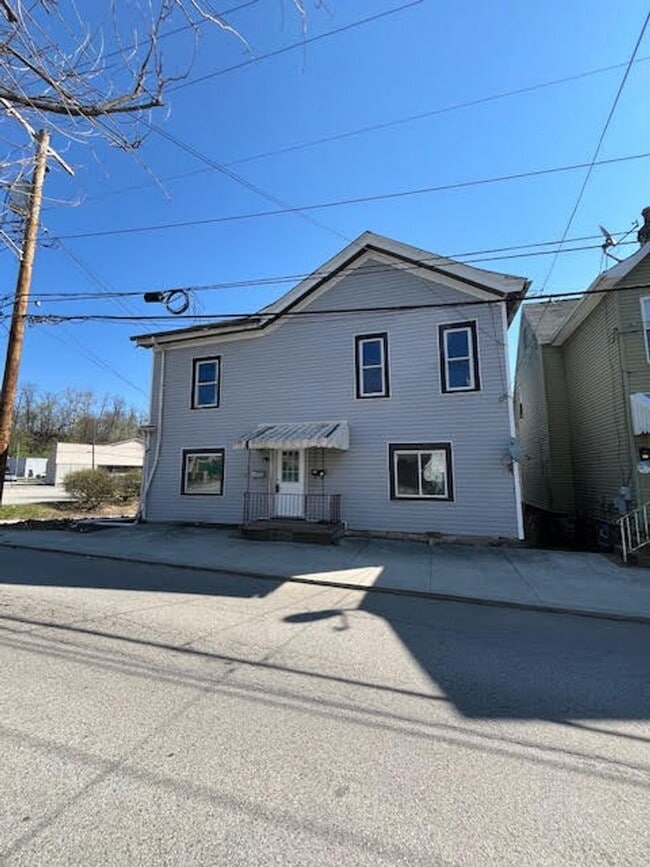 Building Photo - 33 Westminster Ave Unit Lower