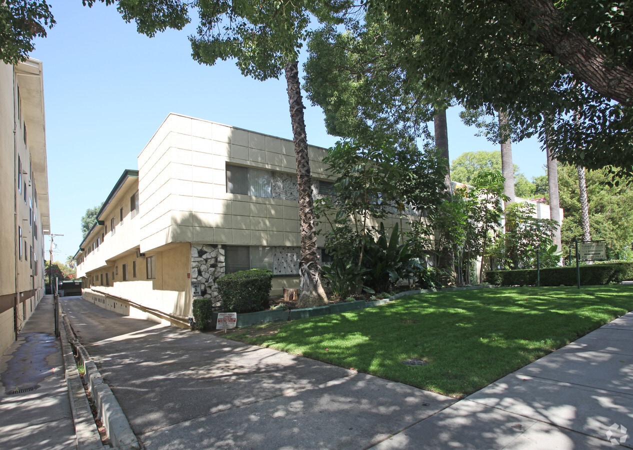 1315 N Columbus Ave - 1315 N Columbus Ave