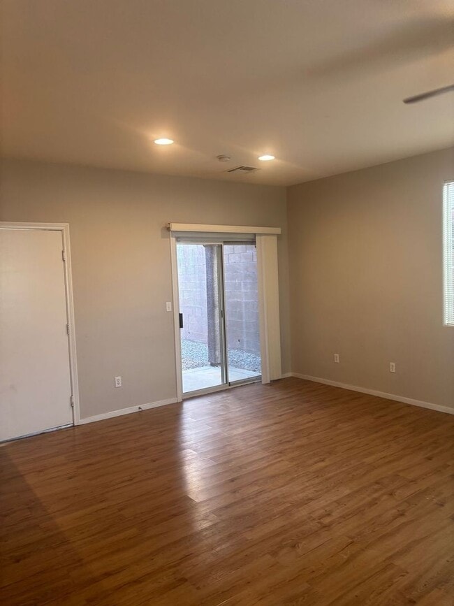 Photo - GREAT TOWNHOME LOCATED IN GATED COMMUNITY!!