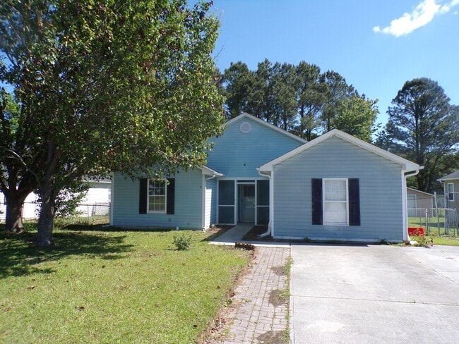 Building Photo - Lovely 3 Bedroom 2 Full Bathroom with a Bonus Room located in Springdale Acres
