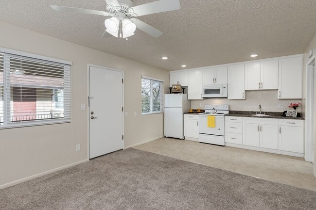 Photo - Walnut Tree Manor