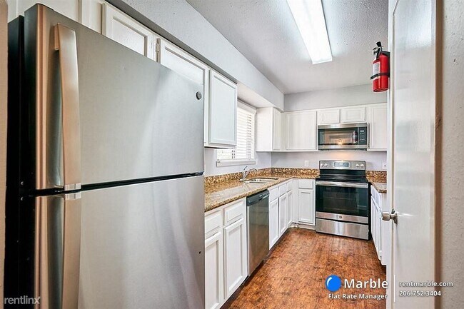 Photo - 2 br, 1 bath Condo - 10075 Westpark Dr Apt 17 Unit Apt 17