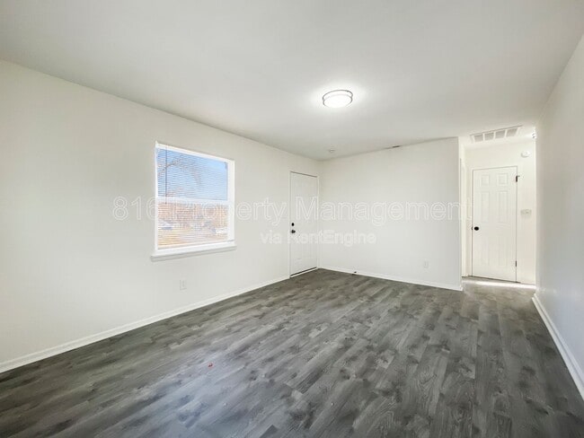 Photo - 5205 Locust Ave