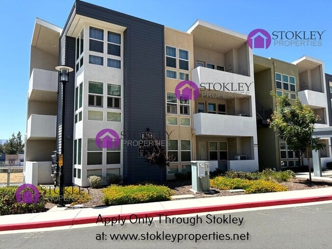 Building Photo - 2700 Wildflower Sta Pl Unit 98