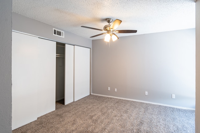 LP4.jpg - La Prada Place Apartments