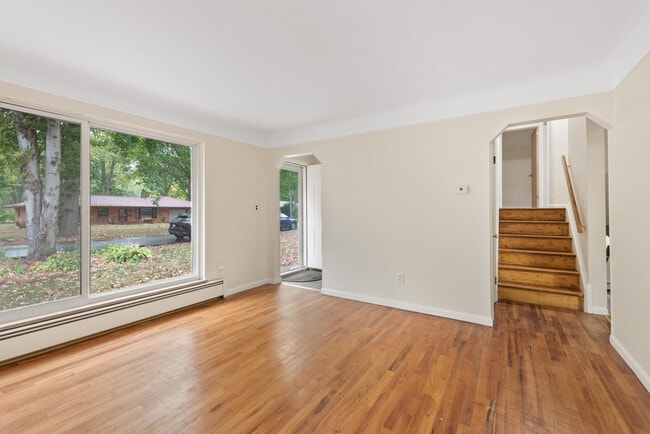 Photo - 46254 Custer Ave