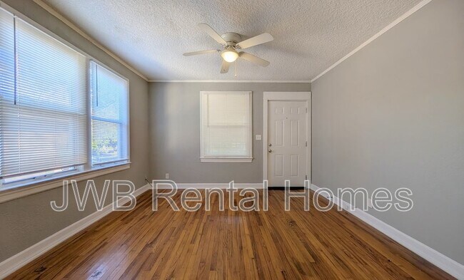 Photo - 222 E 43rd St