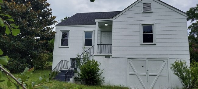 Building Photo - 907 Cherry Ln