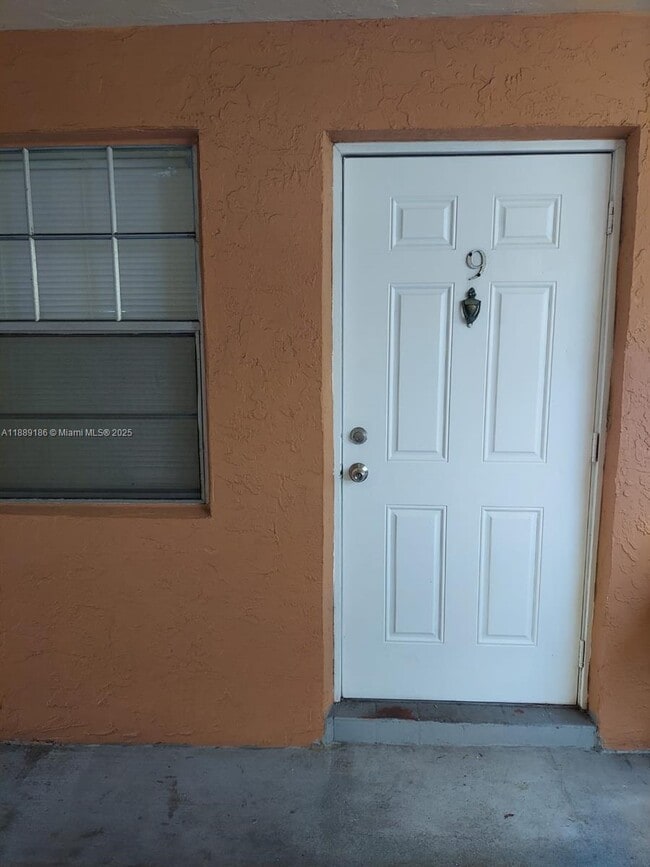 Photo - 978 SW 10th Dr Unit 09