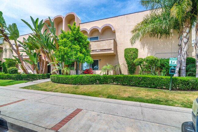 Photo - 21725 Lanark Apartments