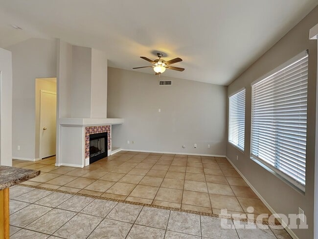 Photo - 5521 N 103rd Dr