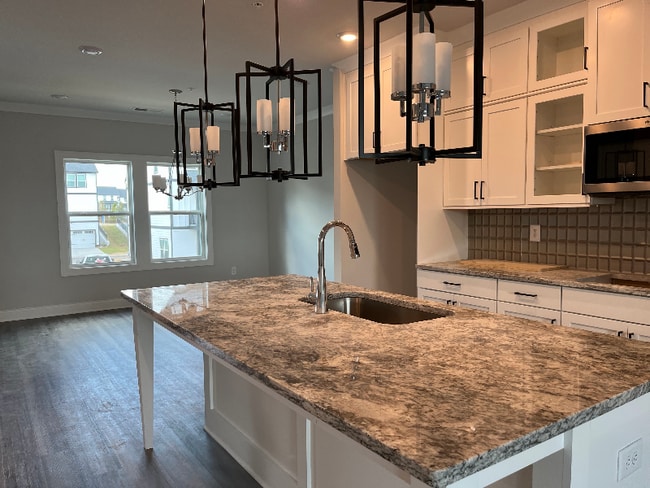 Photo - 812 Mackay Crk