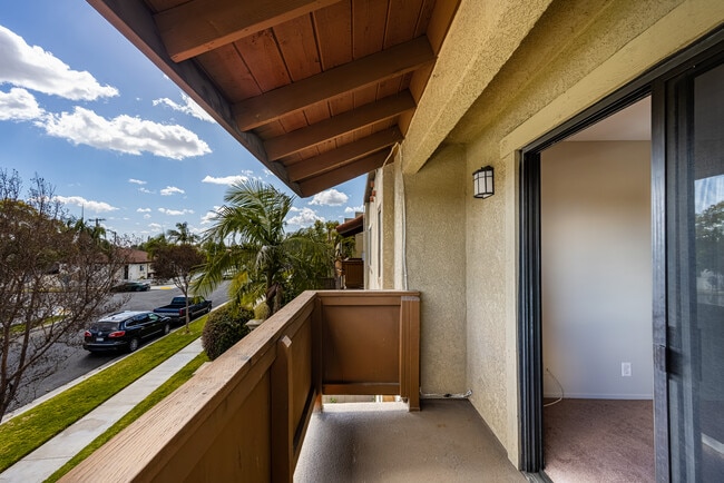 Las Flores Gardens Apartments