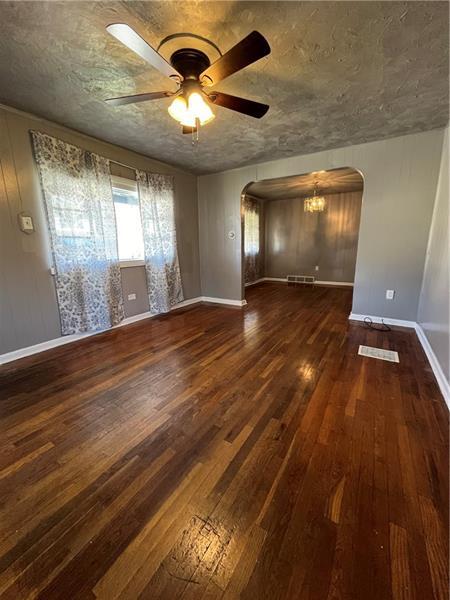 Photo - 741 Griffith St