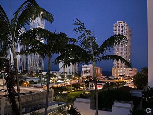 Building Photo - 300 Sunny Isles Blvd Unit 4-703 Rental