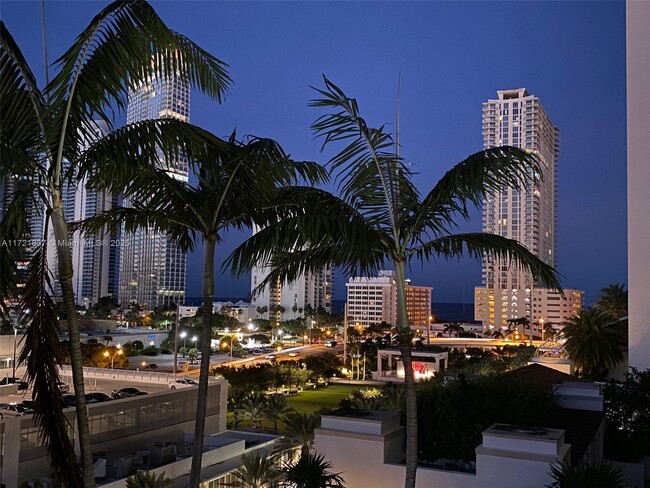 Building Photo - 300 Sunny Isles Blvd Unit 4-703 Rental