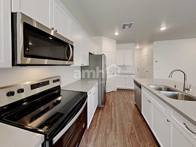 Photo - 6022 Schmidt St