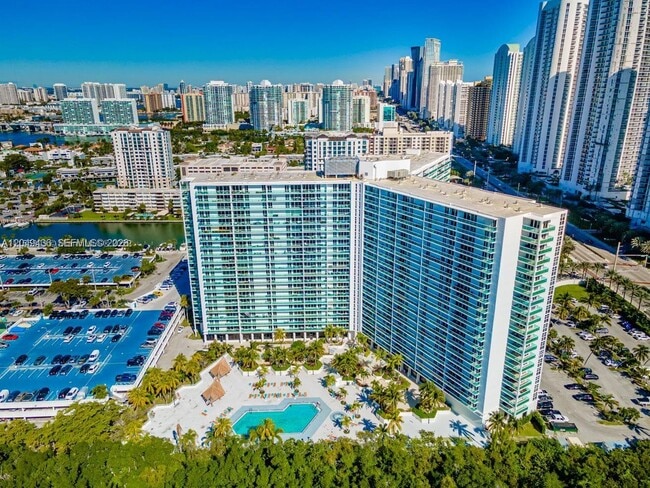 Building Photo - 100 Bayview Dr Unit 1622
