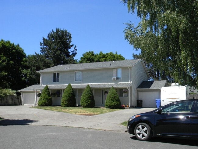 Triplex in Keizer - Triplex in Keizer House