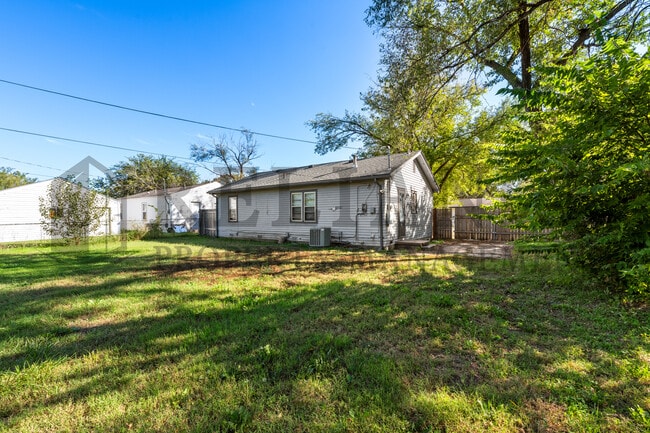 Photo - 2210 W Crawford St