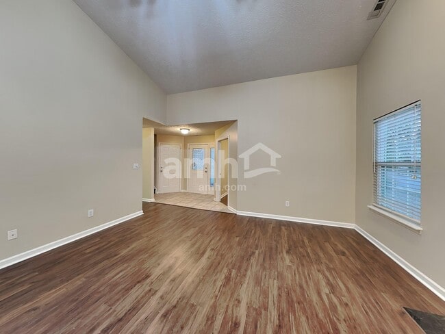 Photo - 11 Fillmore Way