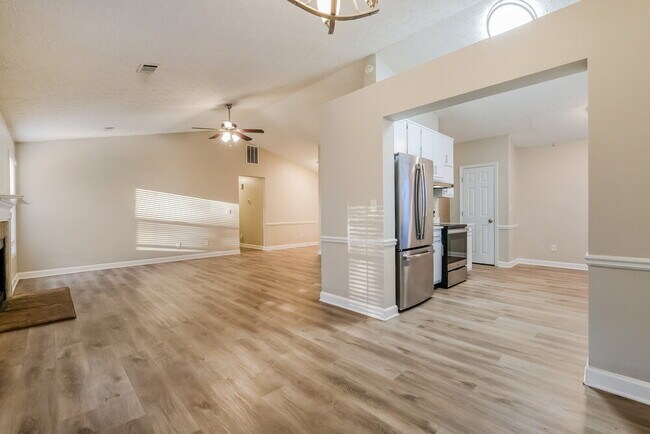 Photo - 5815 Mistyview Dr