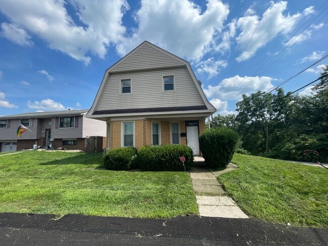 Building Photo - AVAILABLE NOW!! 3 BED 1 BATH SINGLE FAMILY... Rental