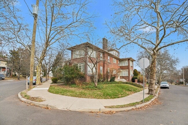 Photo - Rambler Unit 1 Bedroom w/Sunroom