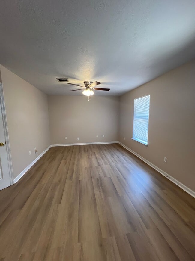 Photo - 2 bedroom 2 bath Duplex for lease right off common street